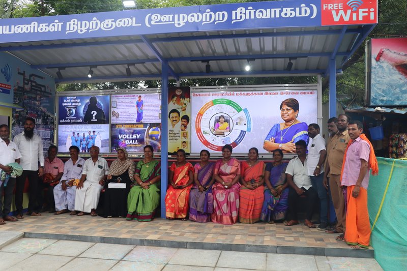 இரவு நேர பேருந்து நிலையம்